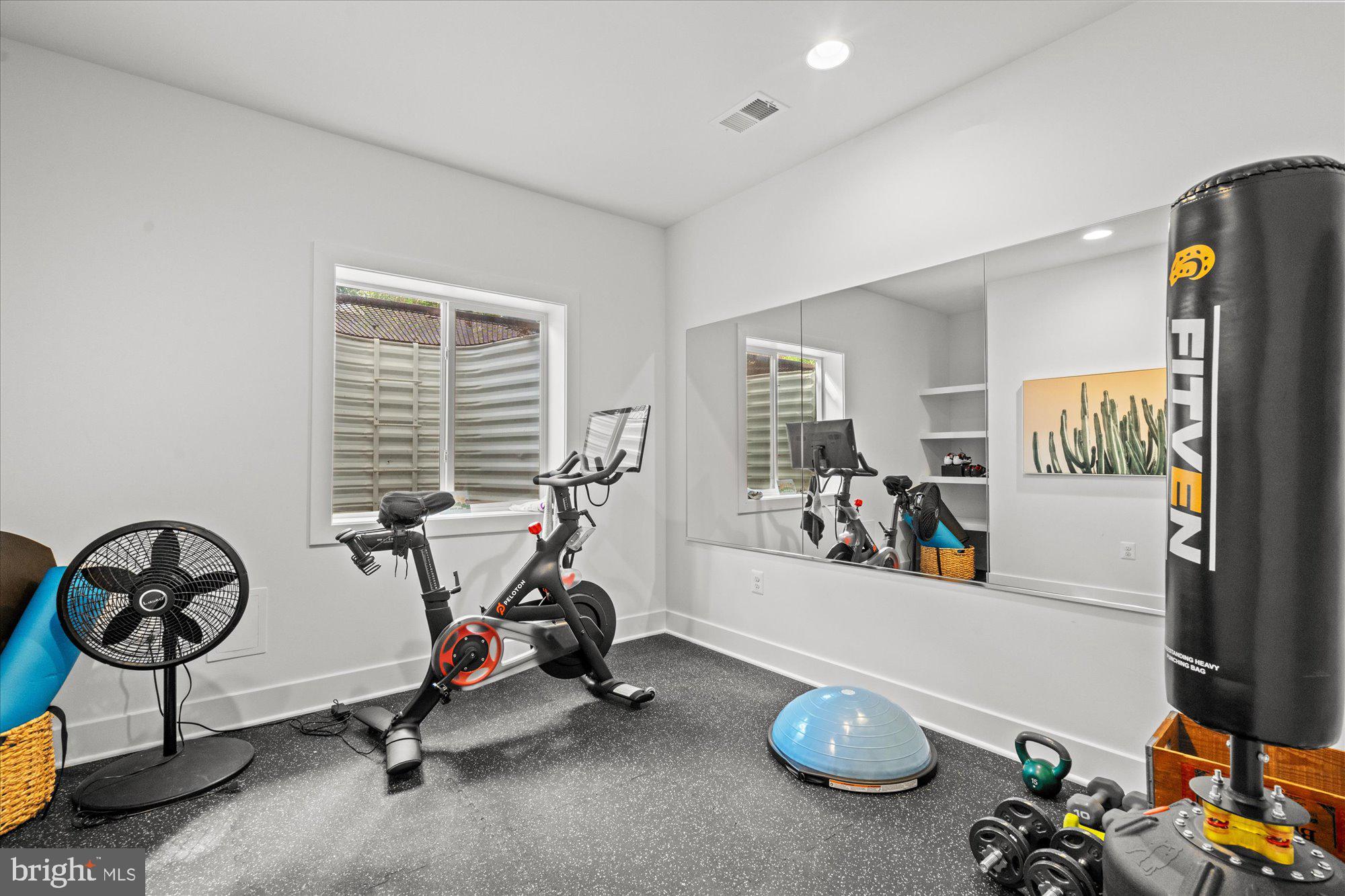 2728 N EDISON STREET