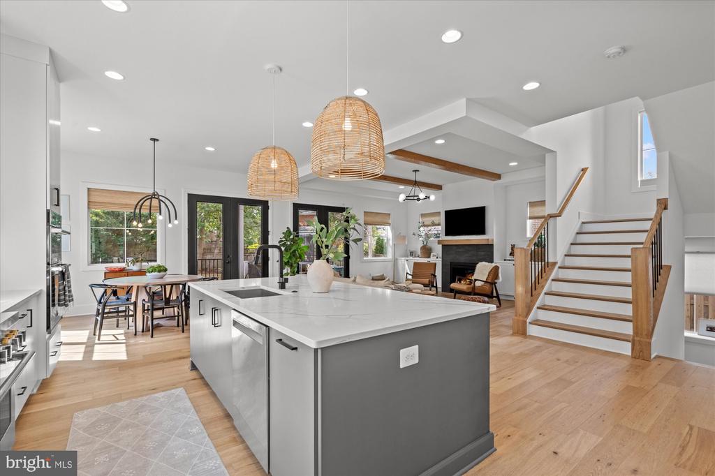 2728 N EDISON STREET