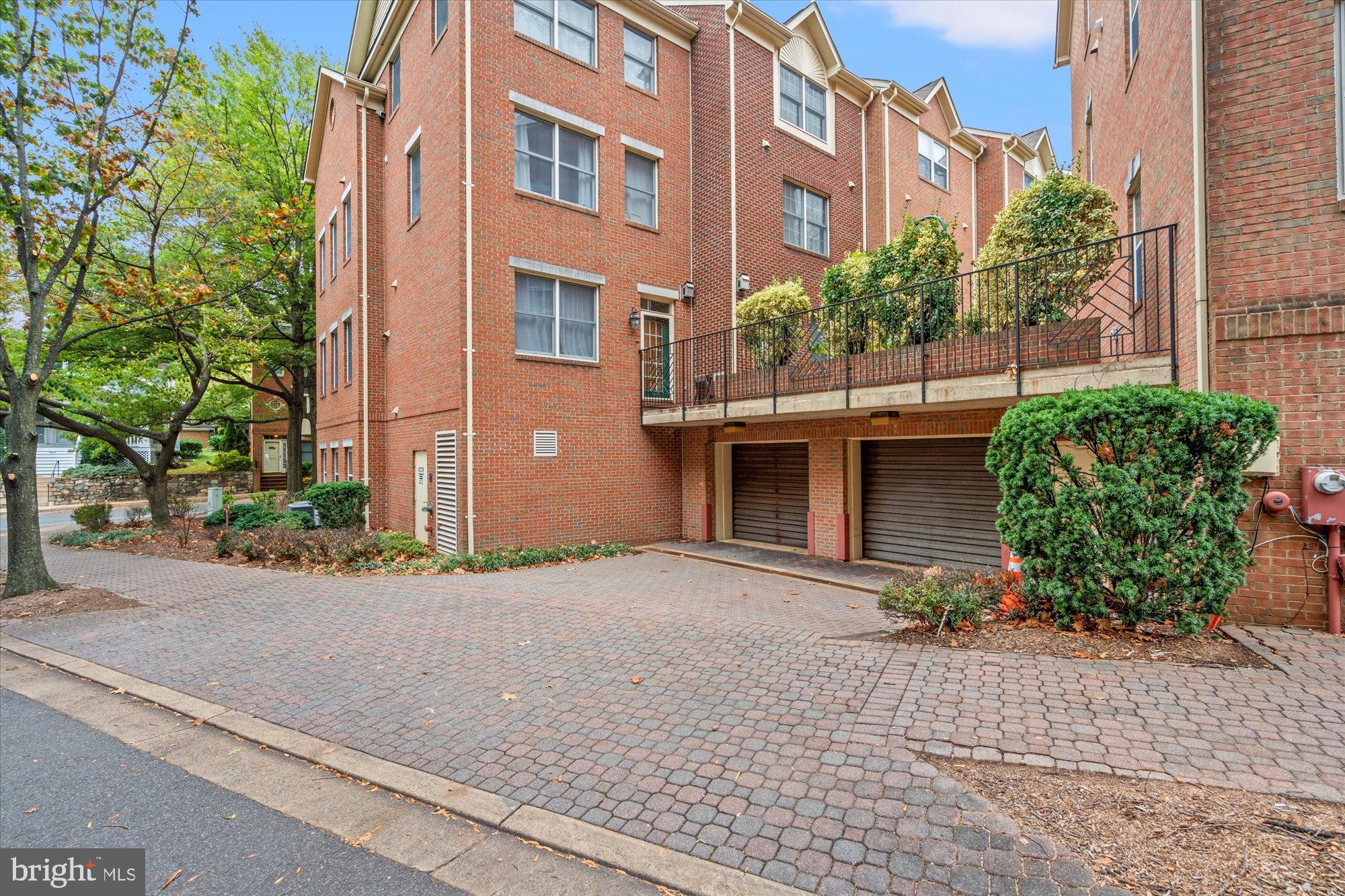 2622 CLARENDON BOULEVARD