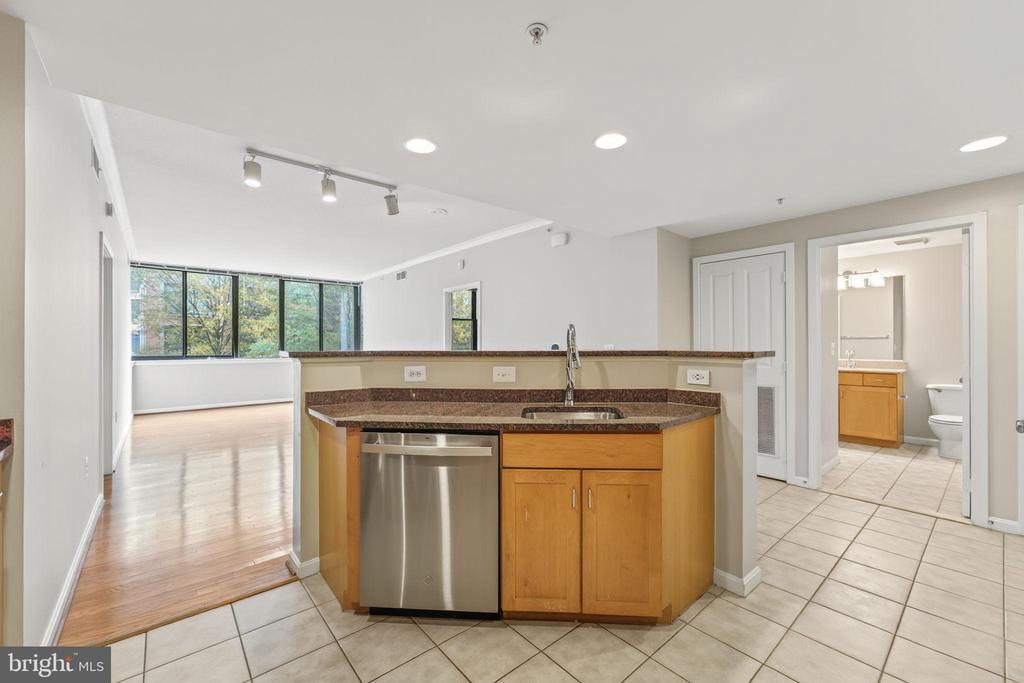 2220 FAIRFAX DRIVE 206