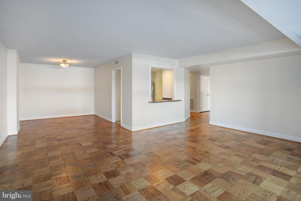 3800 FAIRFAX DRIVE 104