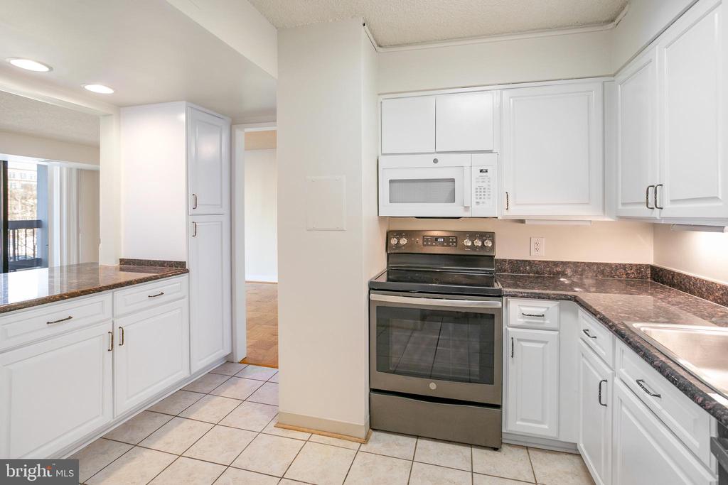 3800 FAIRFAX DRIVE 104