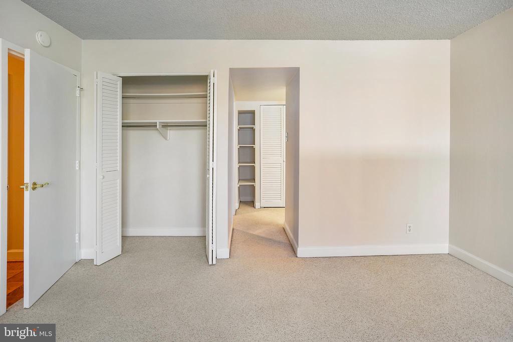 3800 FAIRFAX DRIVE 104