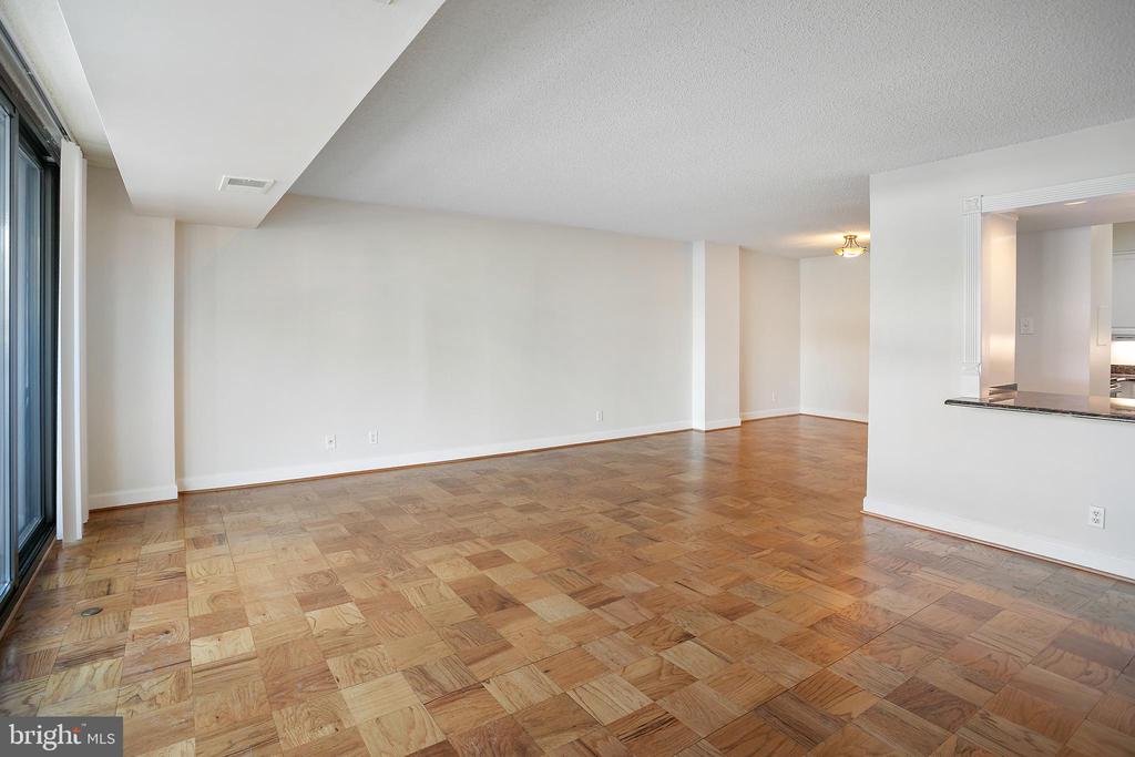 3800 FAIRFAX DRIVE 104
