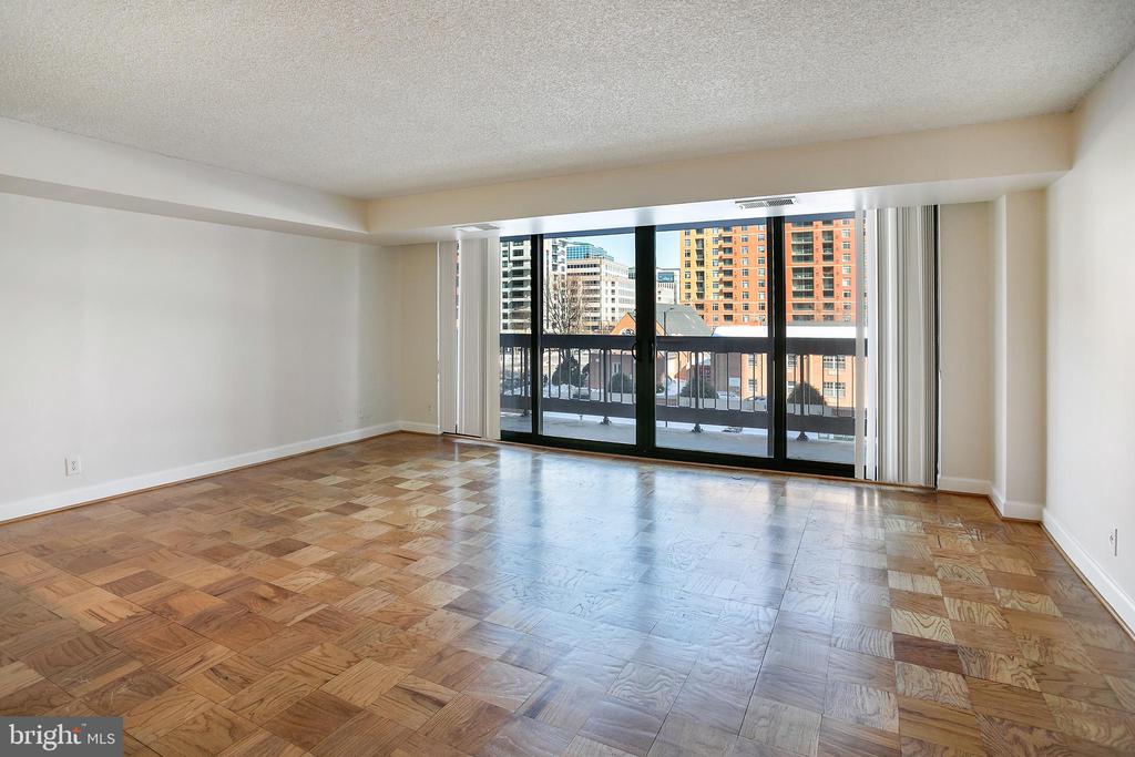 3800 FAIRFAX DRIVE 104