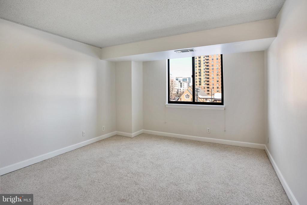 3800 FAIRFAX DRIVE 104