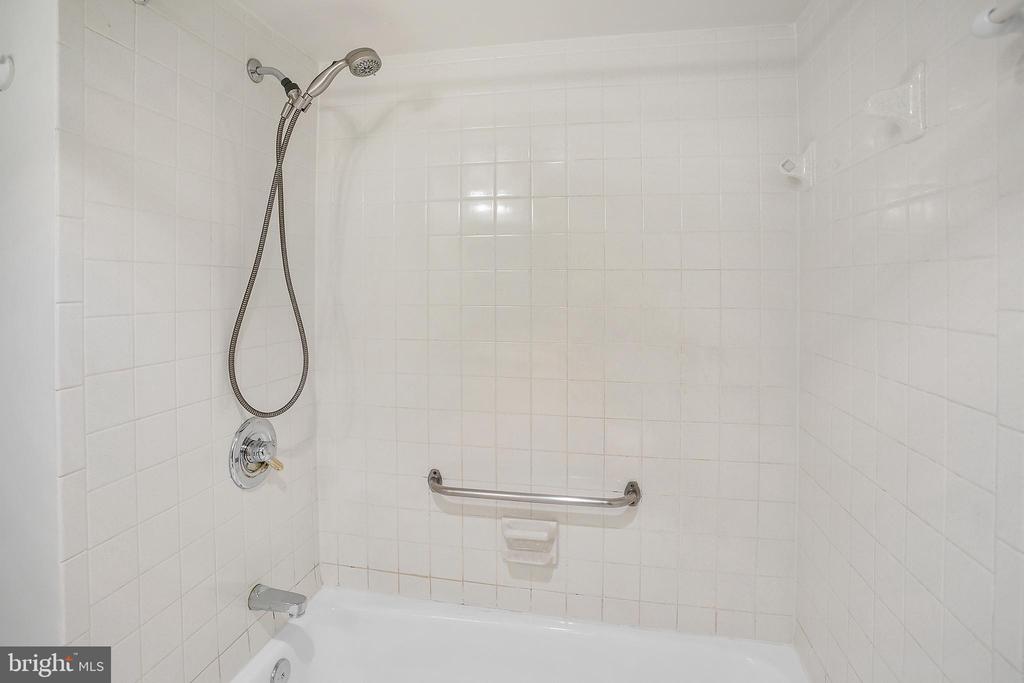 3800 FAIRFAX DRIVE 104