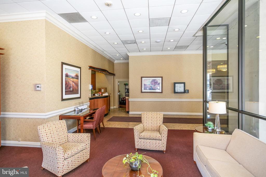 3800 FAIRFAX DRIVE 104