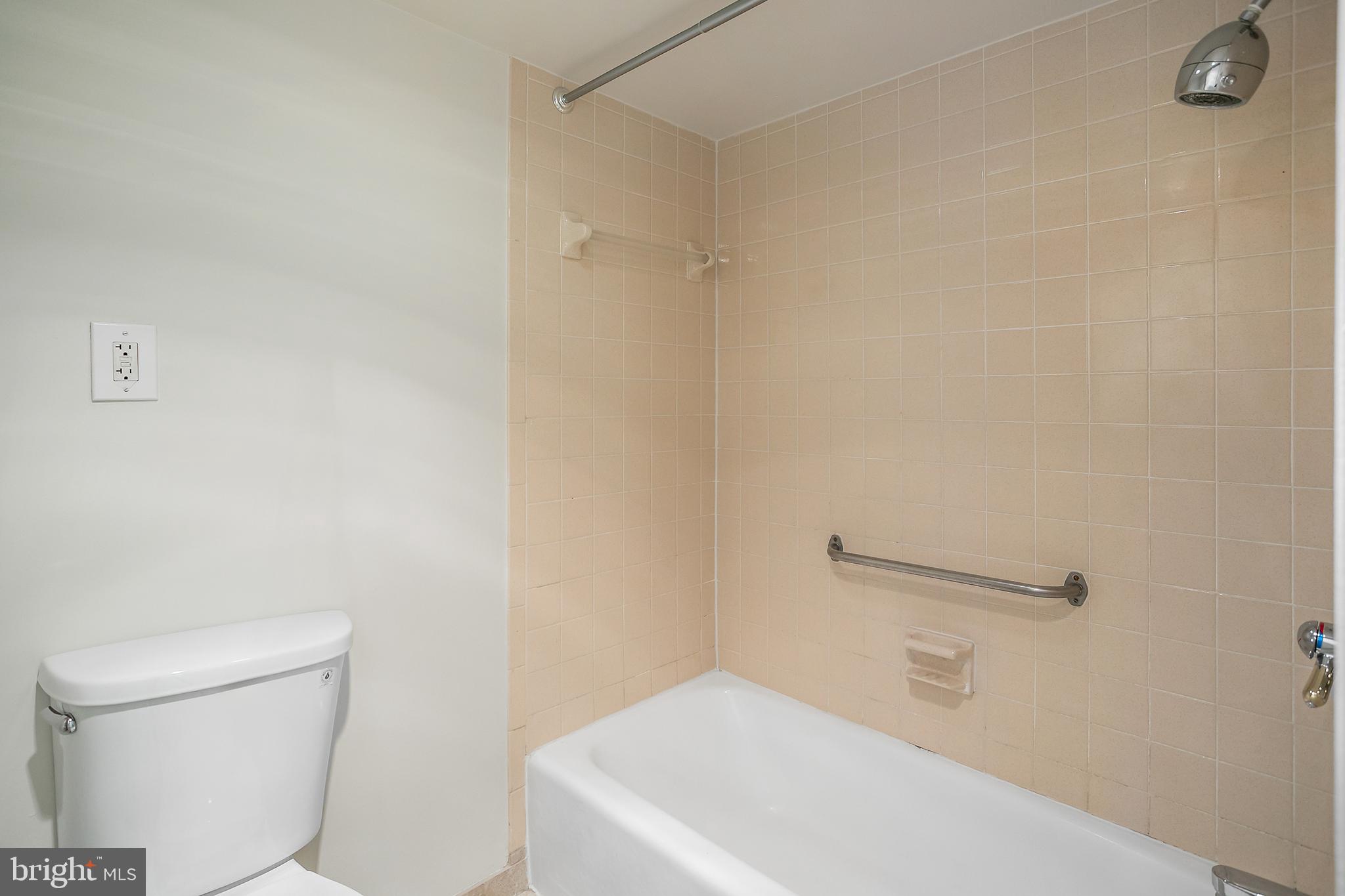 3800 FAIRFAX DRIVE 104