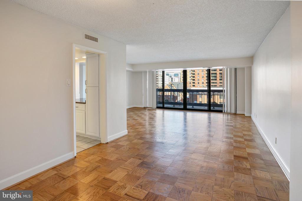 3800 FAIRFAX DRIVE 104