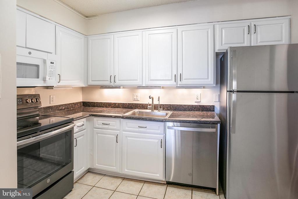 3800 FAIRFAX DRIVE 104