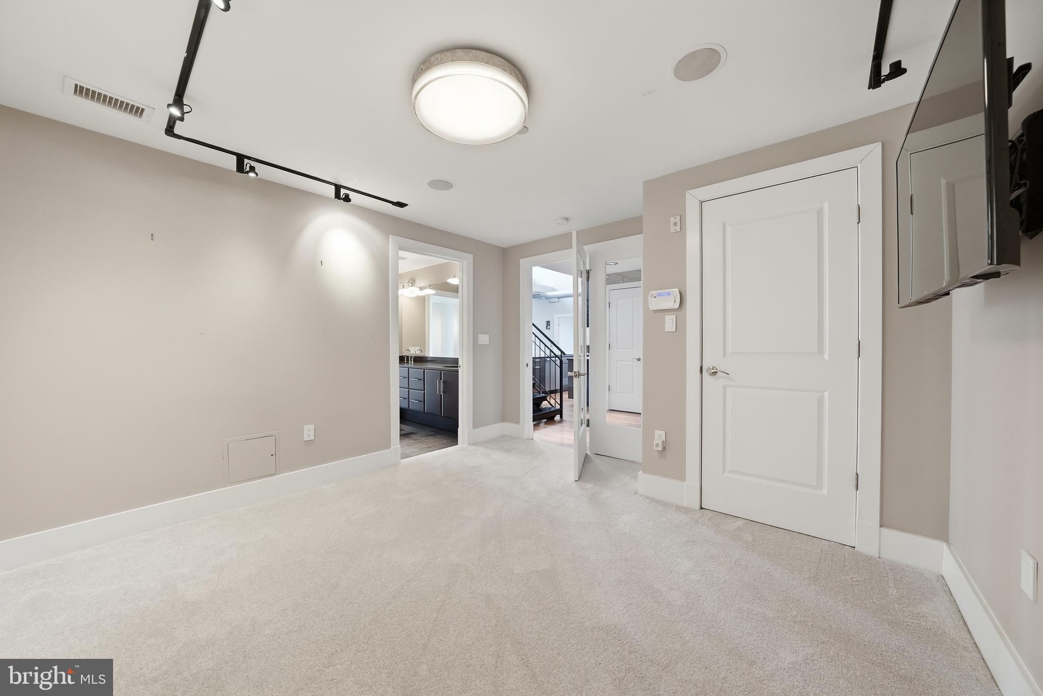 1615 N QUEEN STREET M603