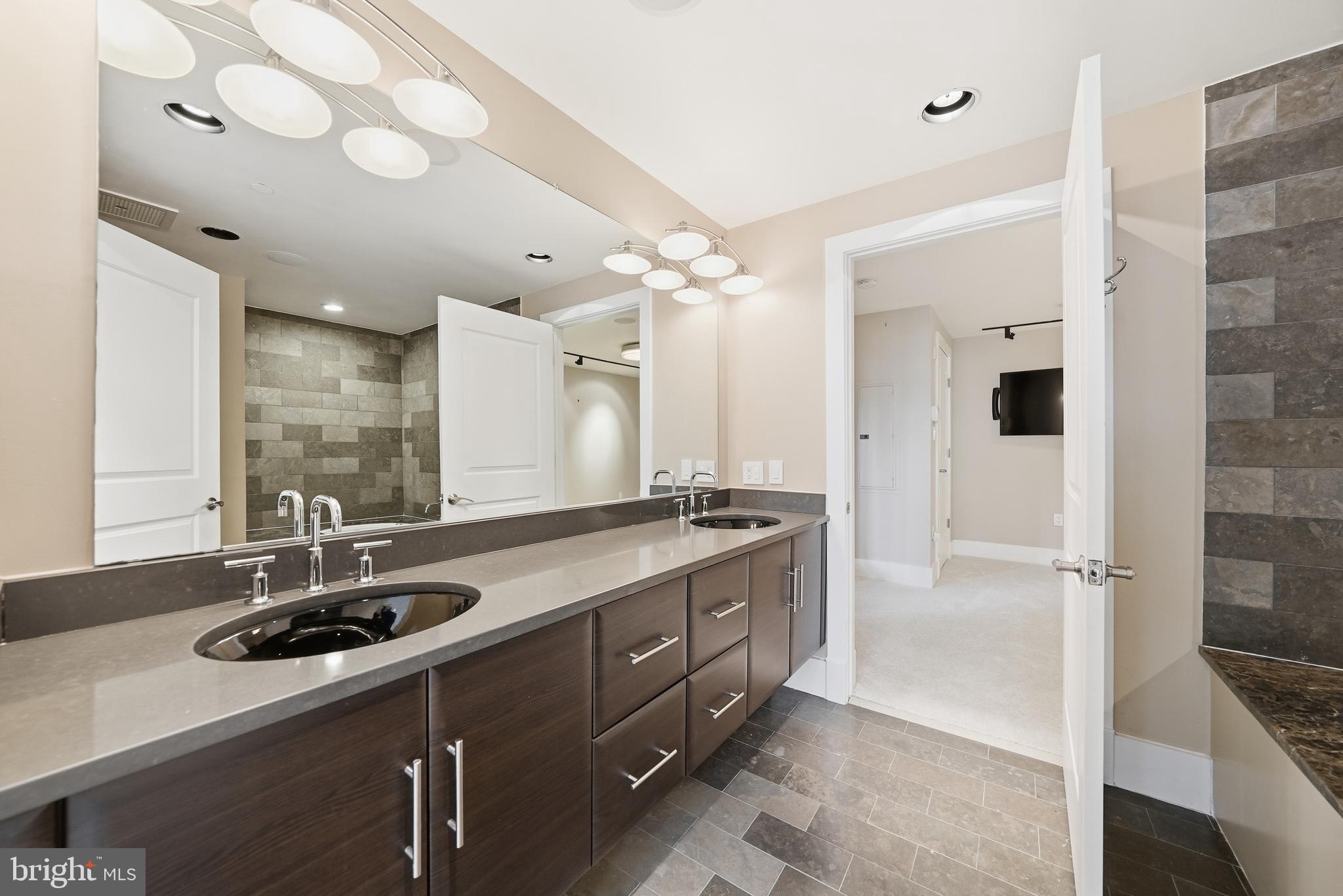 1615 N QUEEN STREET M603