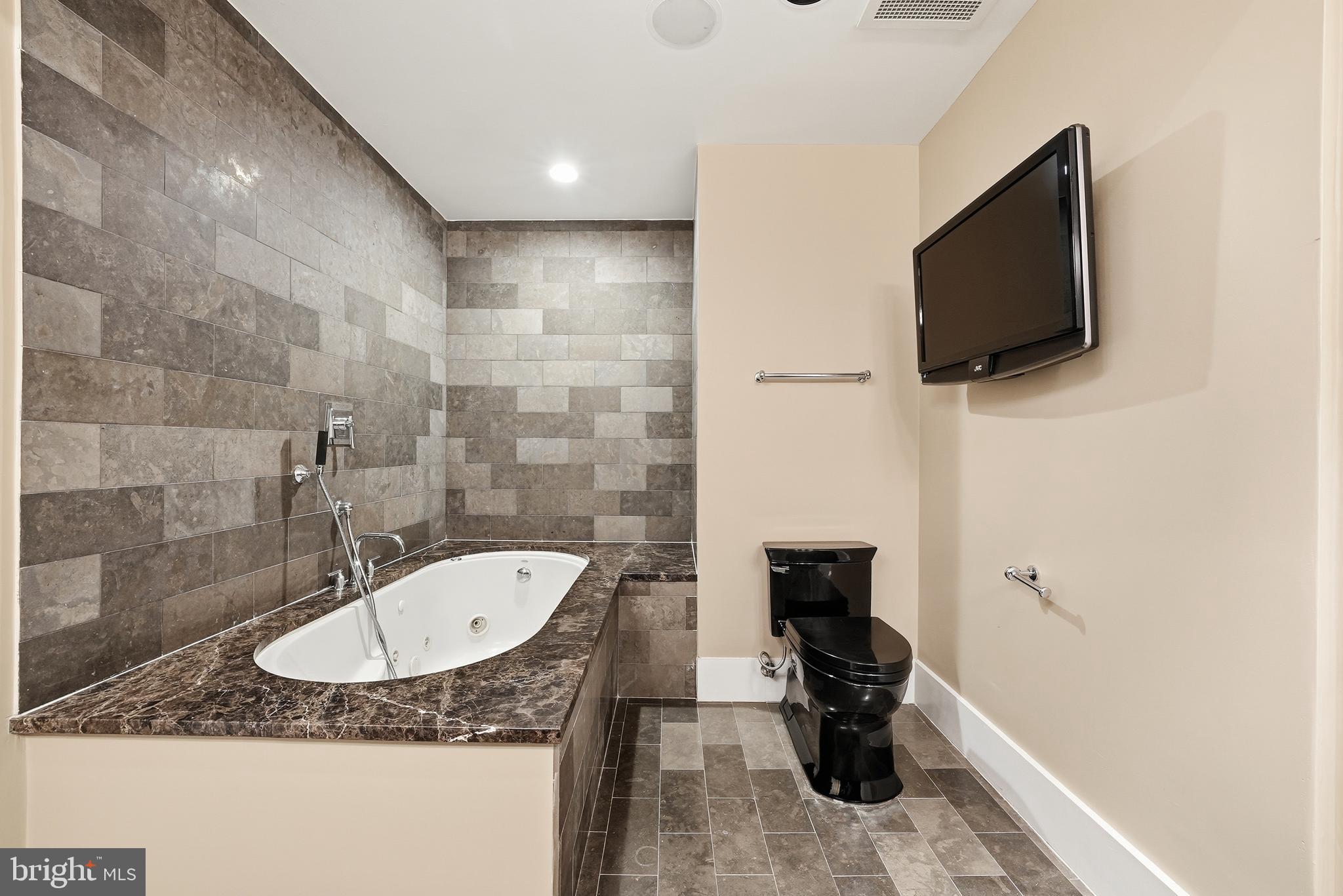 1615 N QUEEN STREET M603