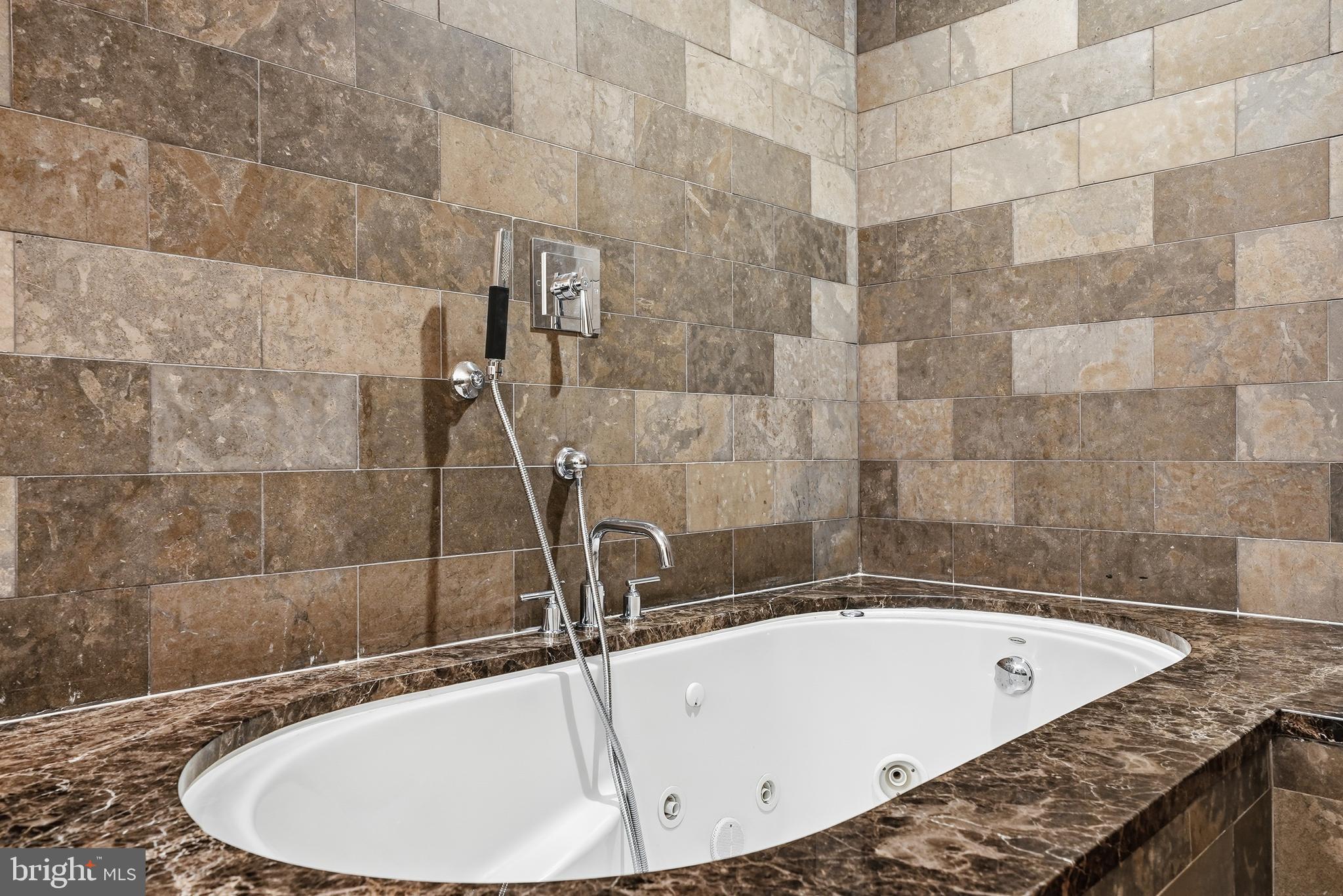 1615 N QUEEN STREET M603