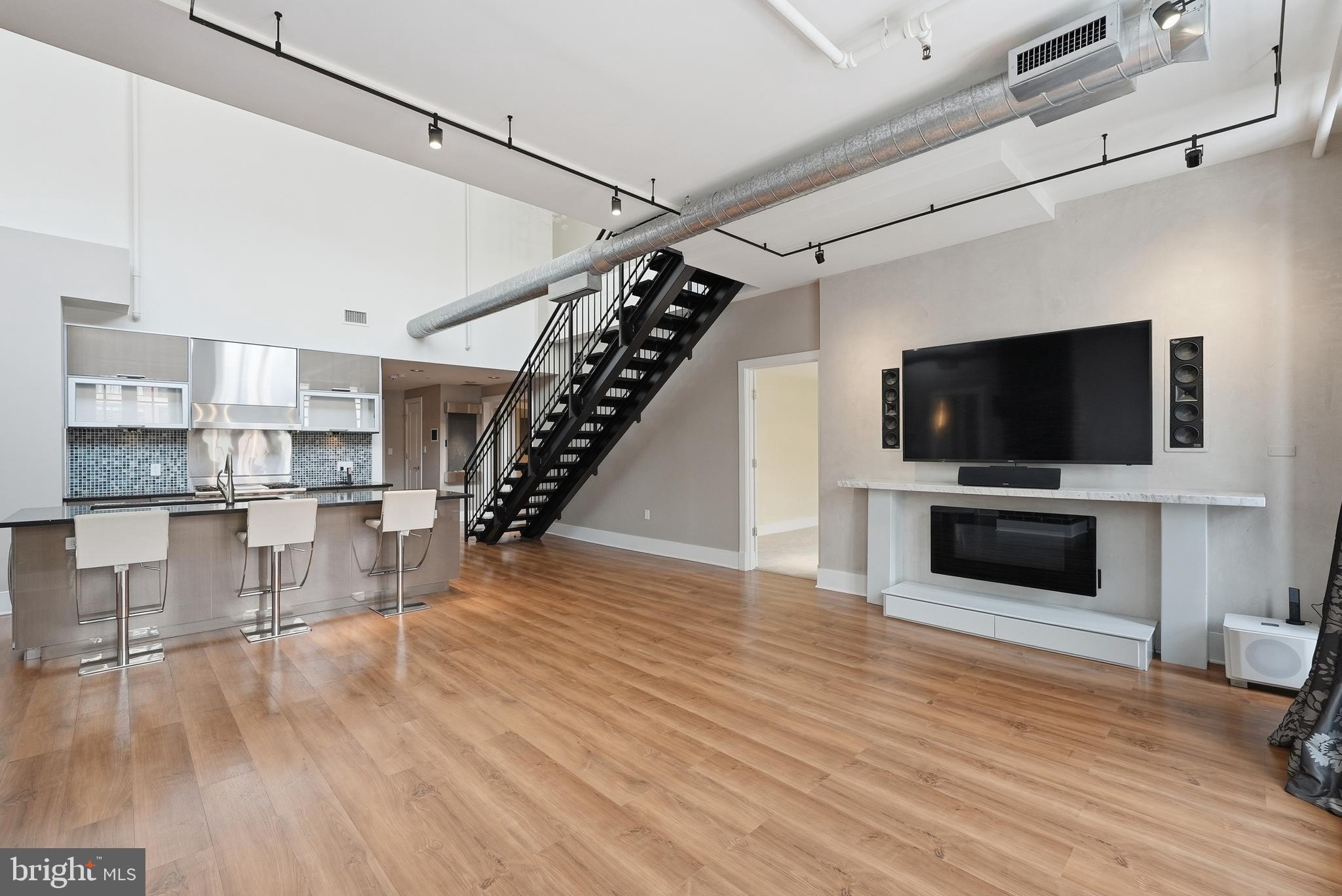 1615 N QUEEN STREET M603