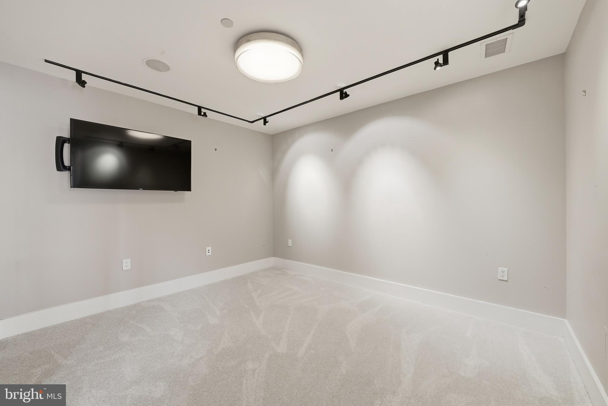 1615 N QUEEN STREET M603