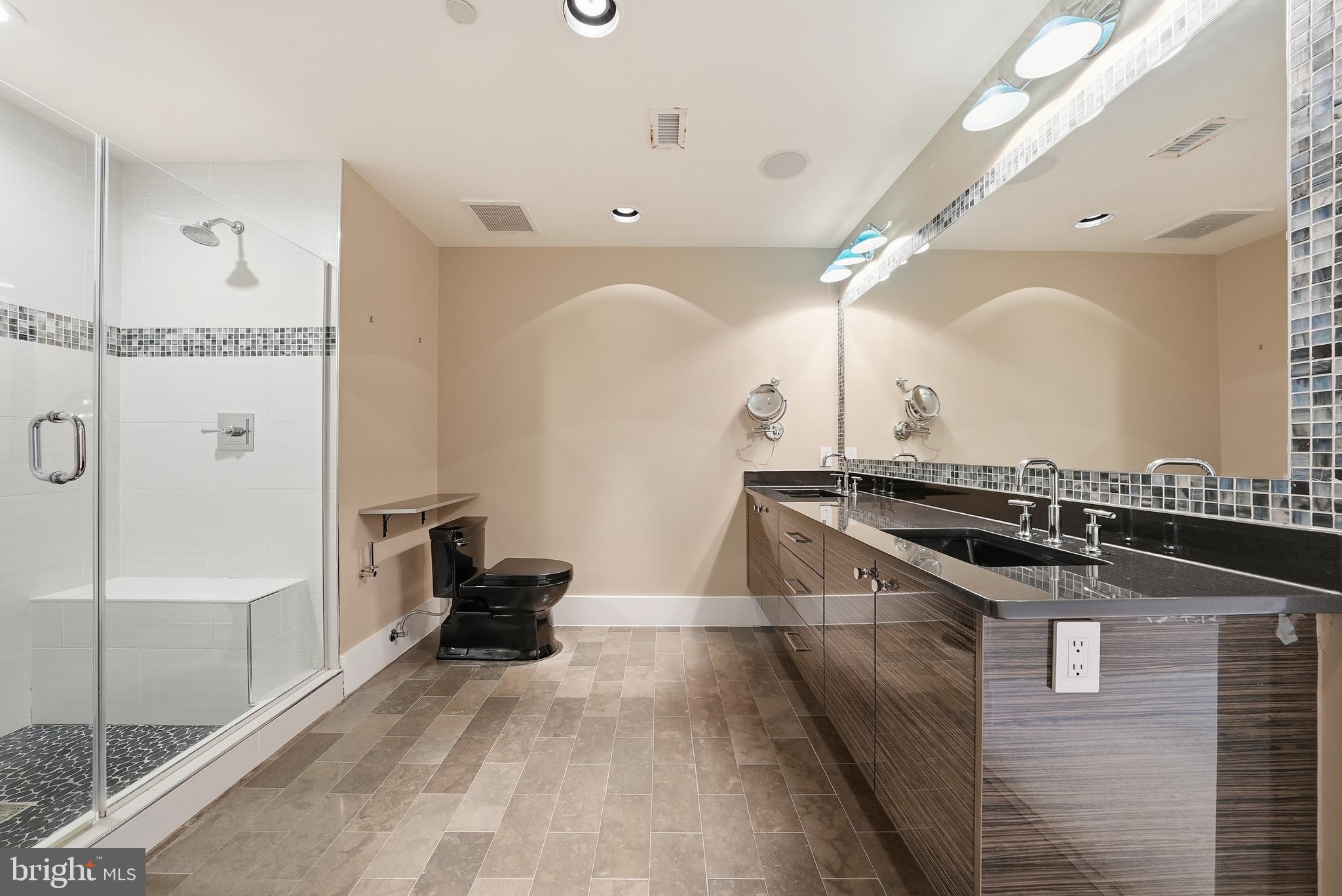 1615 N QUEEN STREET M603