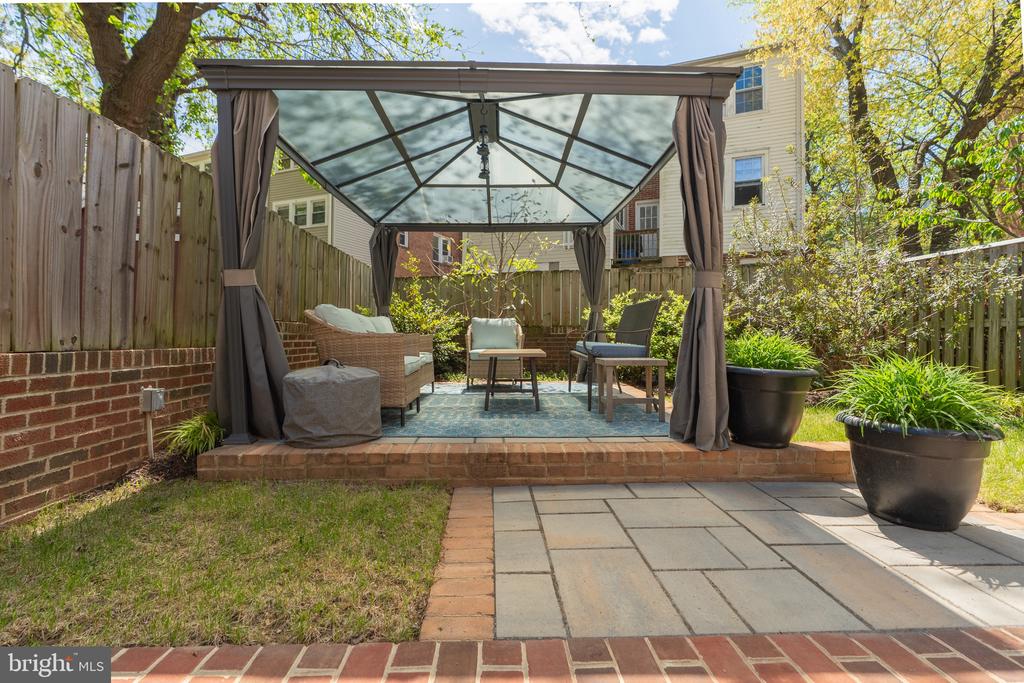 1628 N COLONIAL TERRACE