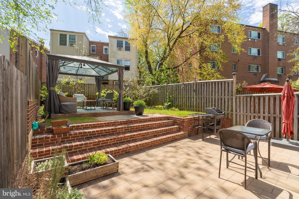 1628 N COLONIAL TERRACE