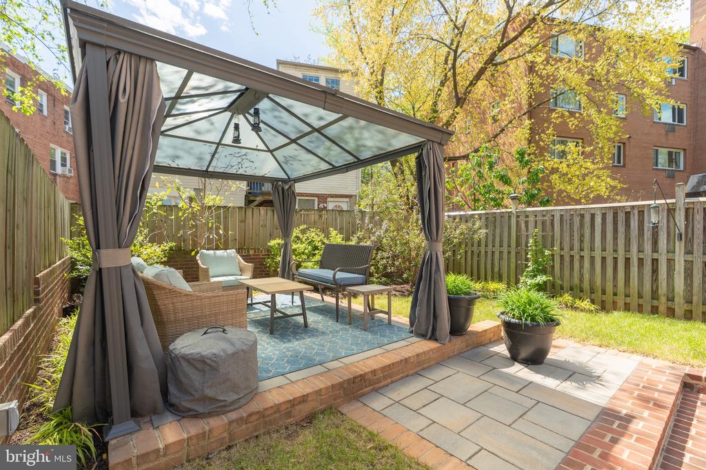 1628 N COLONIAL TERRACE