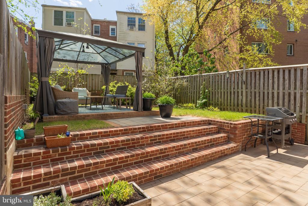 1628 N COLONIAL TERRACE