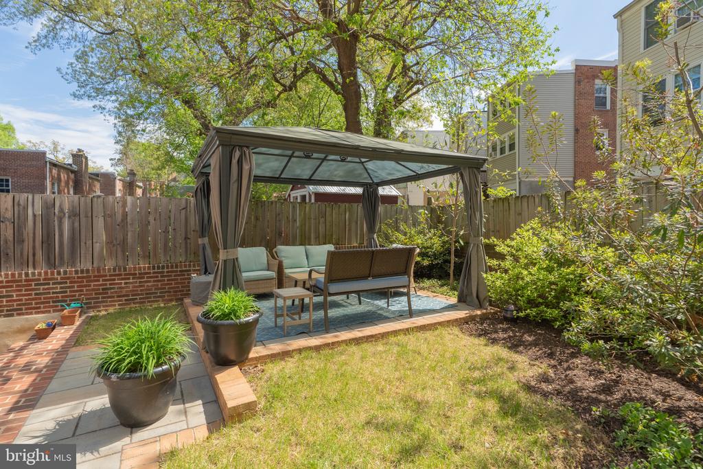 1628 N COLONIAL TERRACE