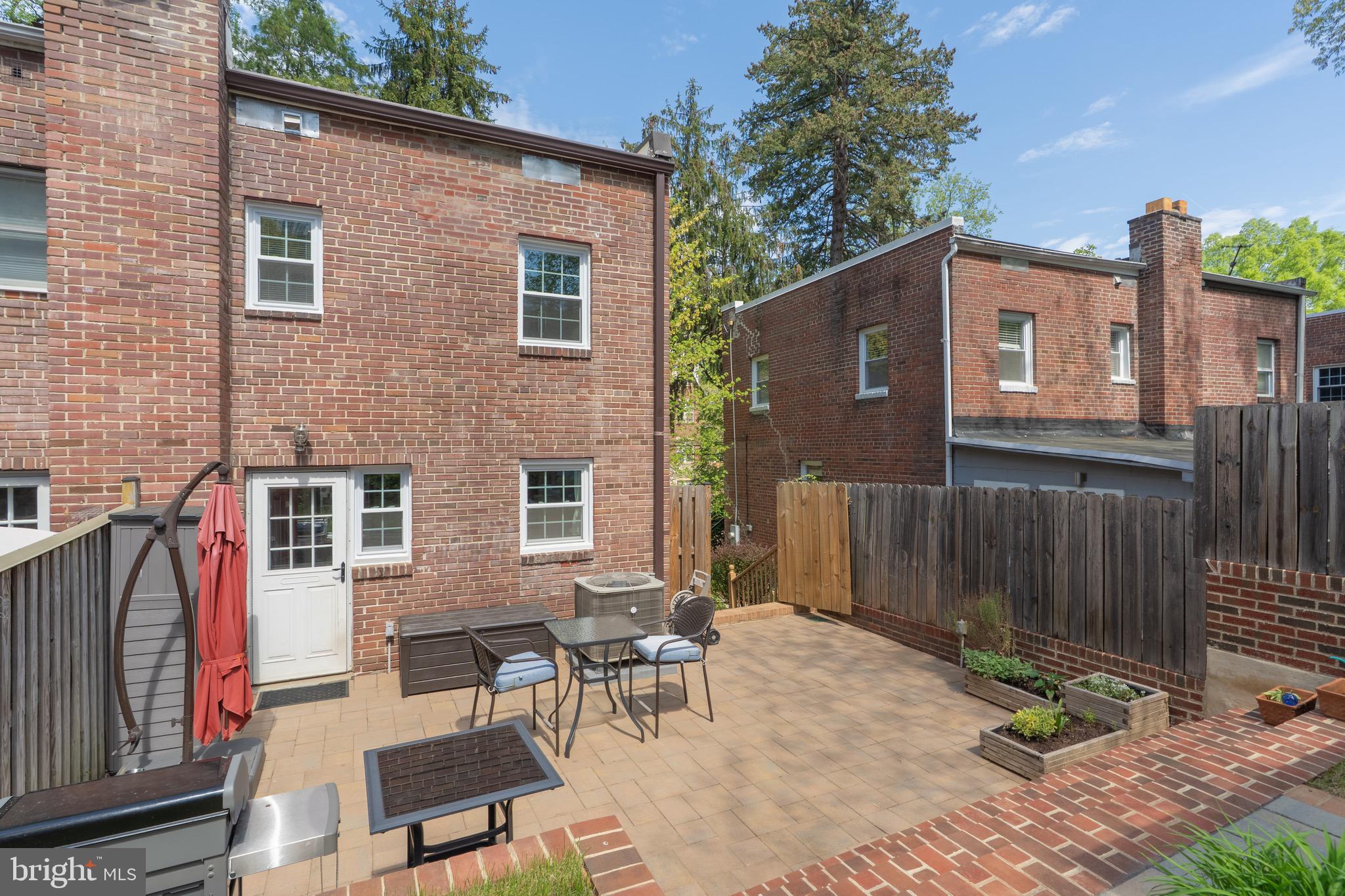 1628 N COLONIAL TERRACE