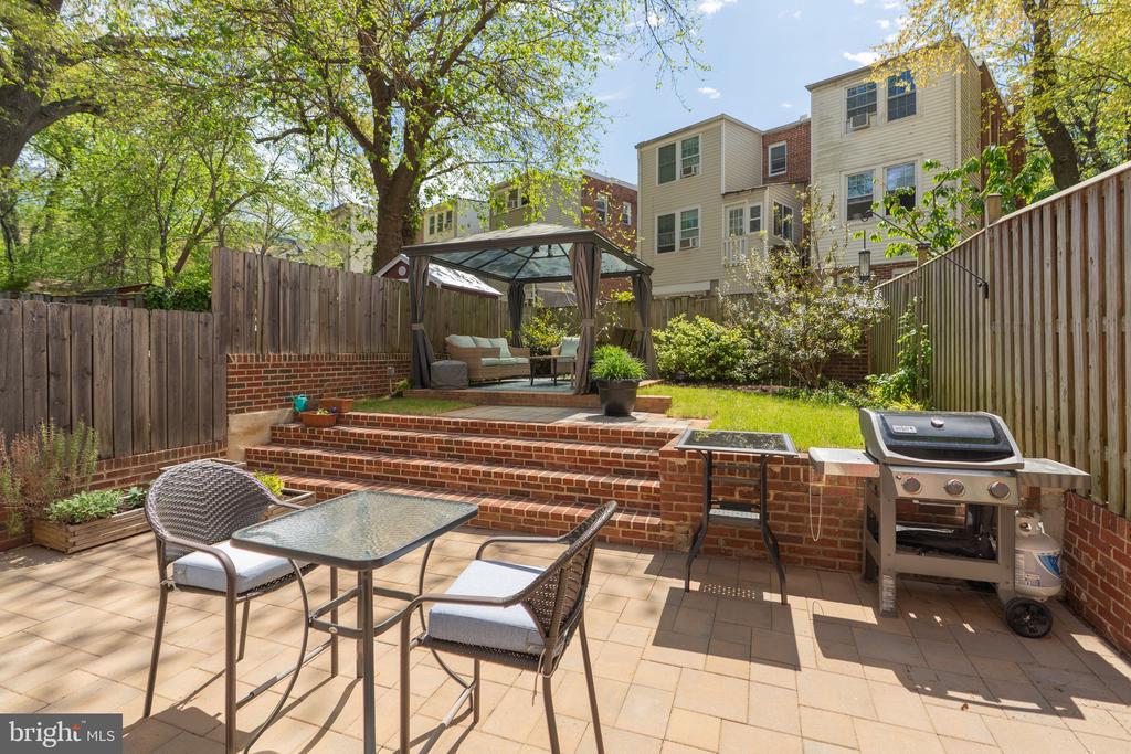1628 N COLONIAL TERRACE