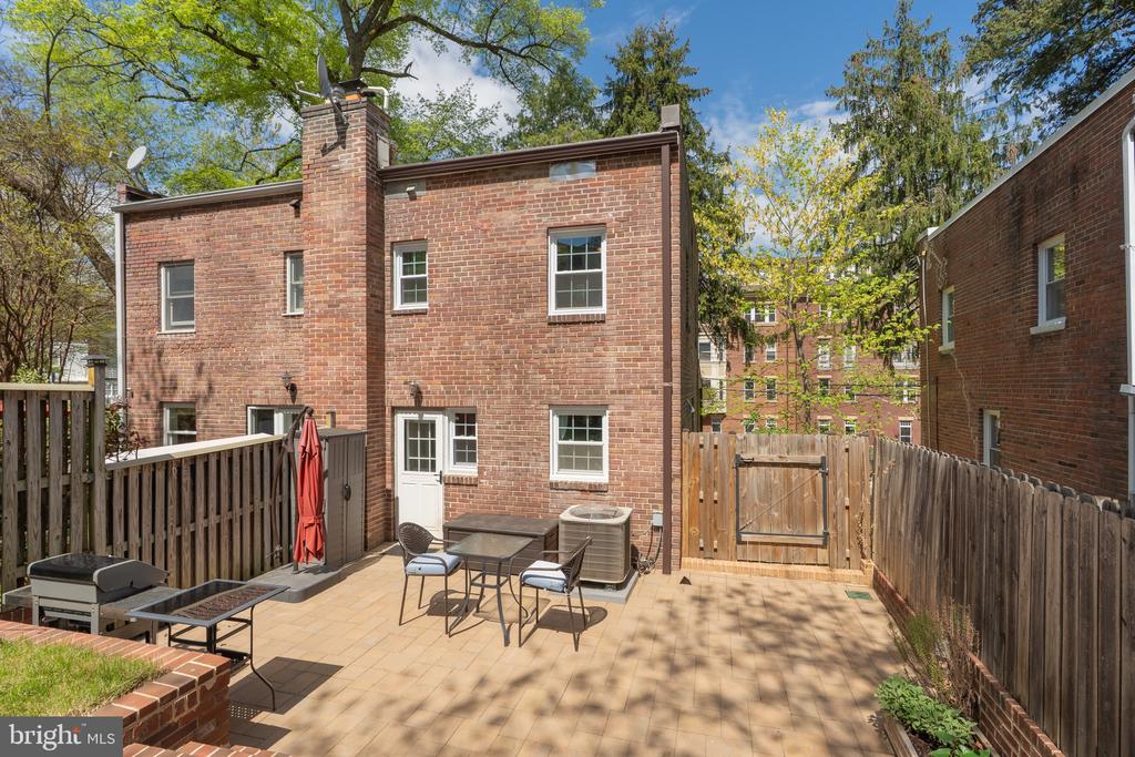 1628 N COLONIAL TERRACE