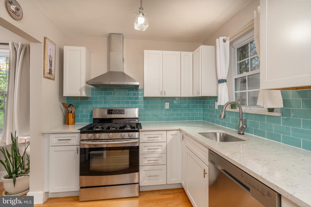1628 N COLONIAL TERRACE