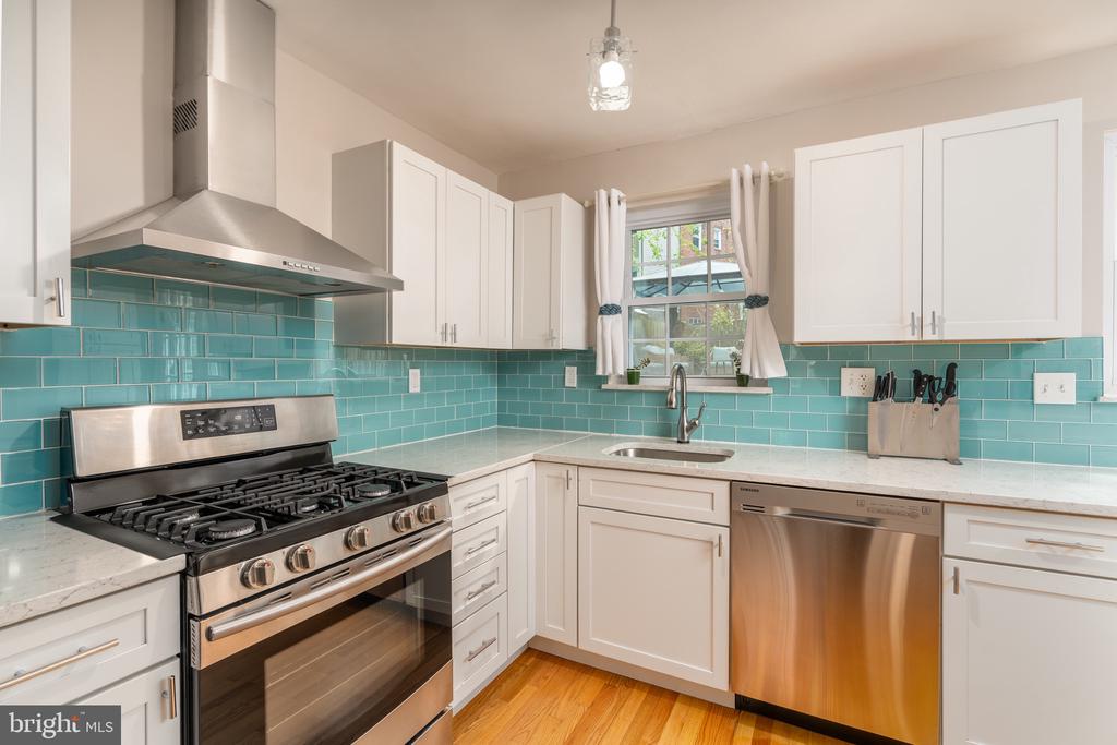1628 N COLONIAL TERRACE