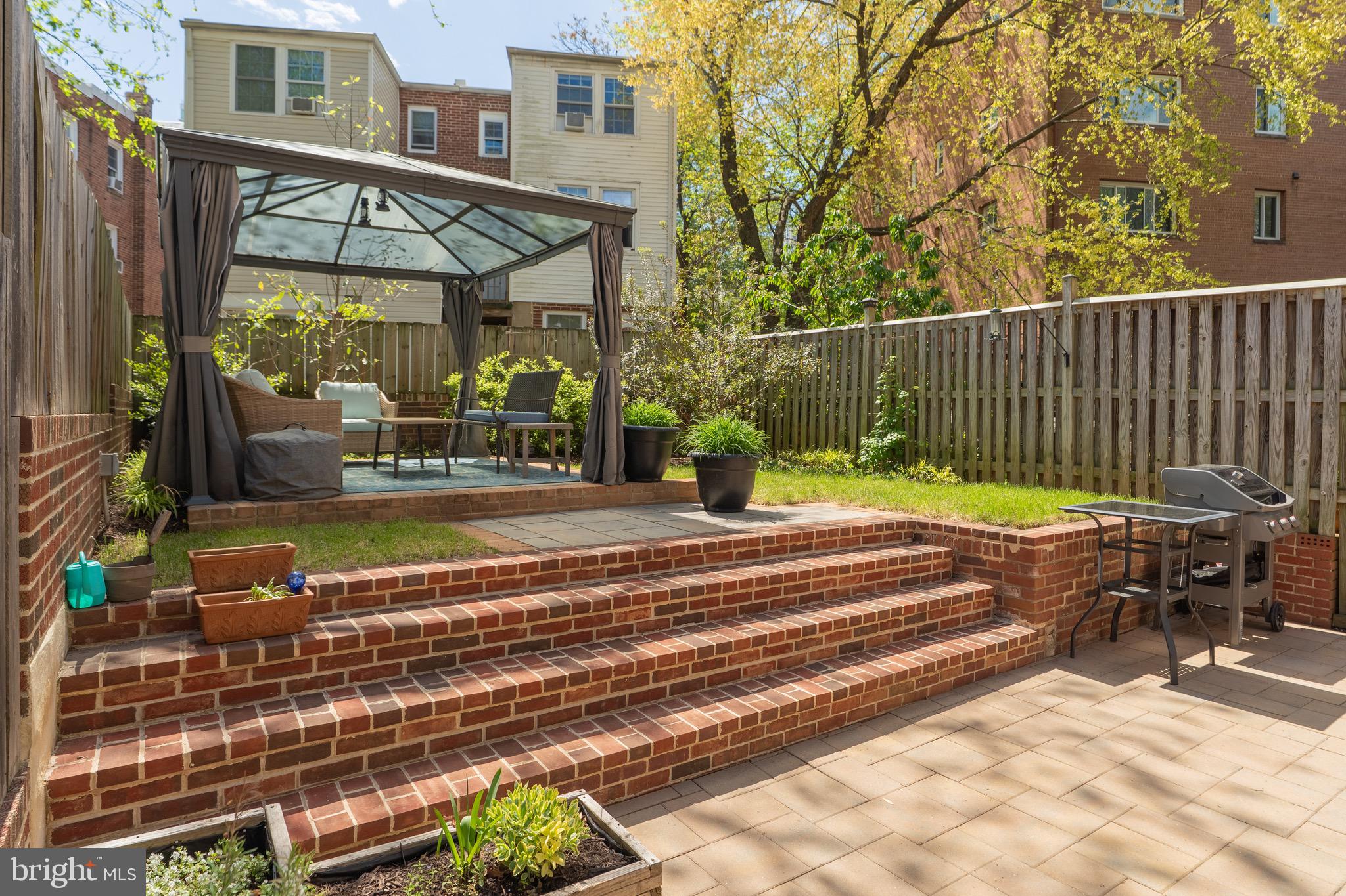 1628 N COLONIAL TERRACE