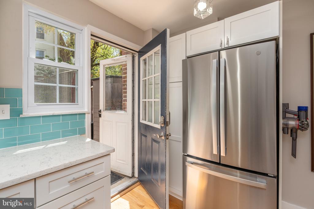 1628 N COLONIAL TERRACE