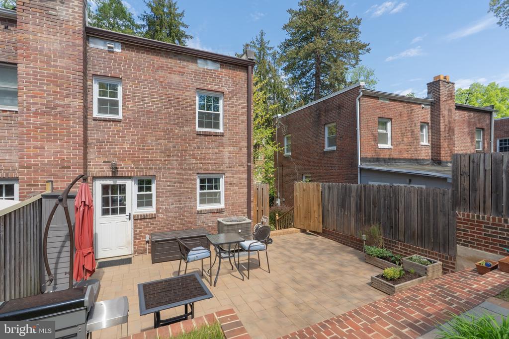 1628 N COLONIAL TERRACE