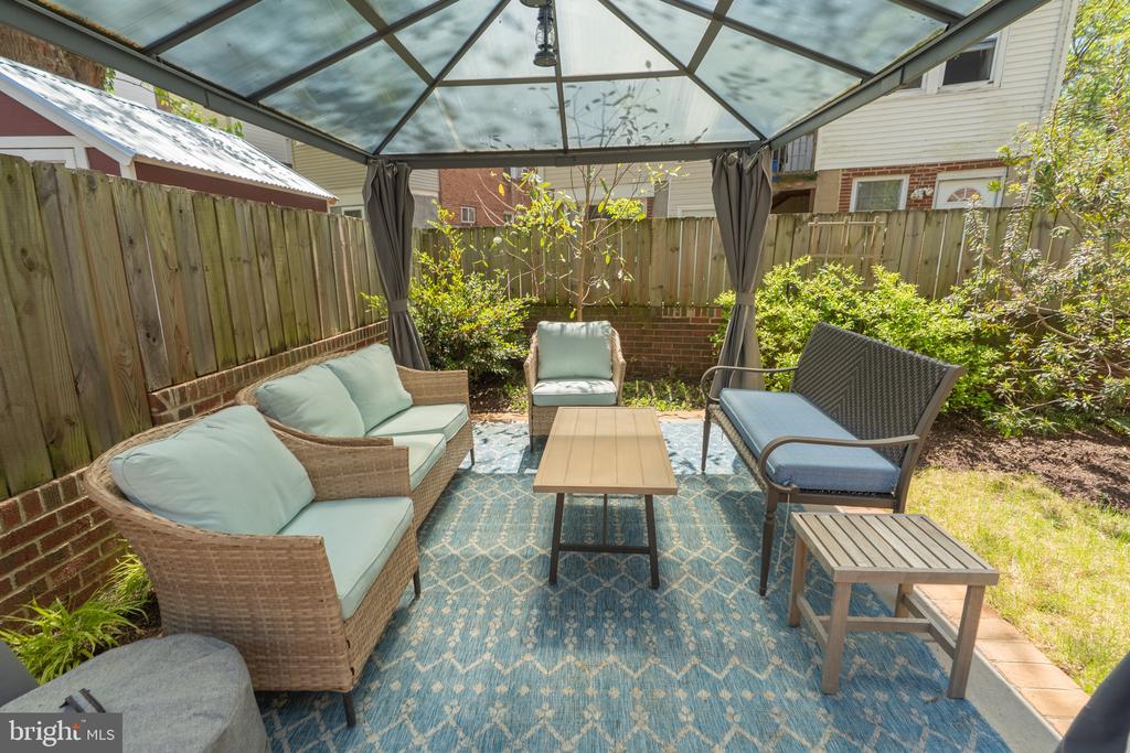 1628 N COLONIAL TERRACE
