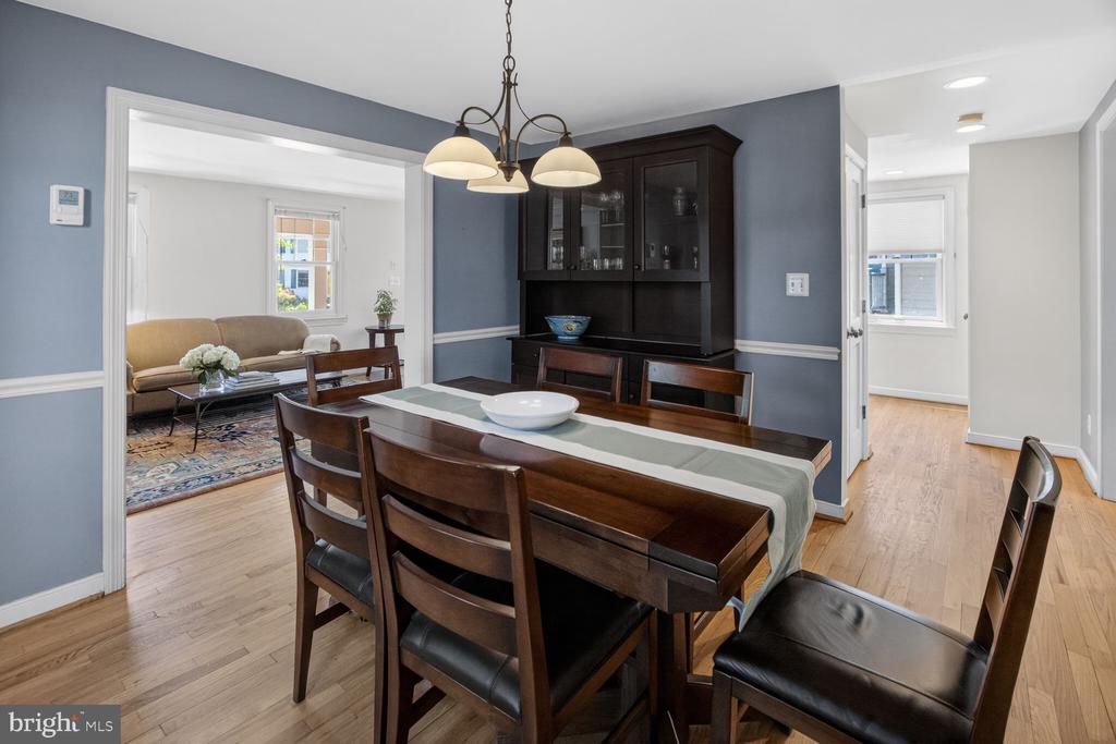 942 N LONGFELLOW STREET