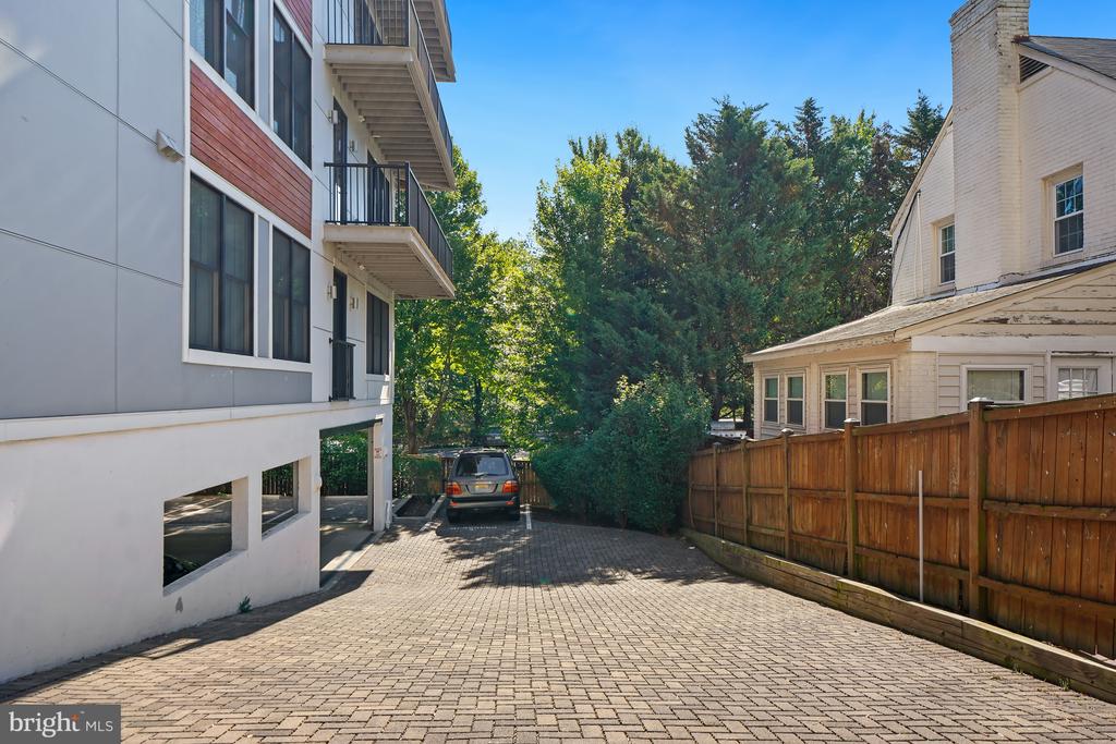 1245 N PIERCE STREET 5