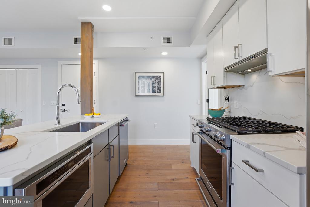 1245 N PIERCE STREET 5