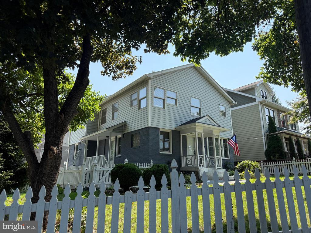 2637 N GREENBRIER STREET