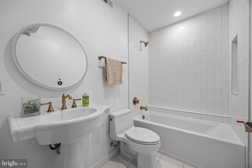 1201 N QUINN STREET Unit: 101