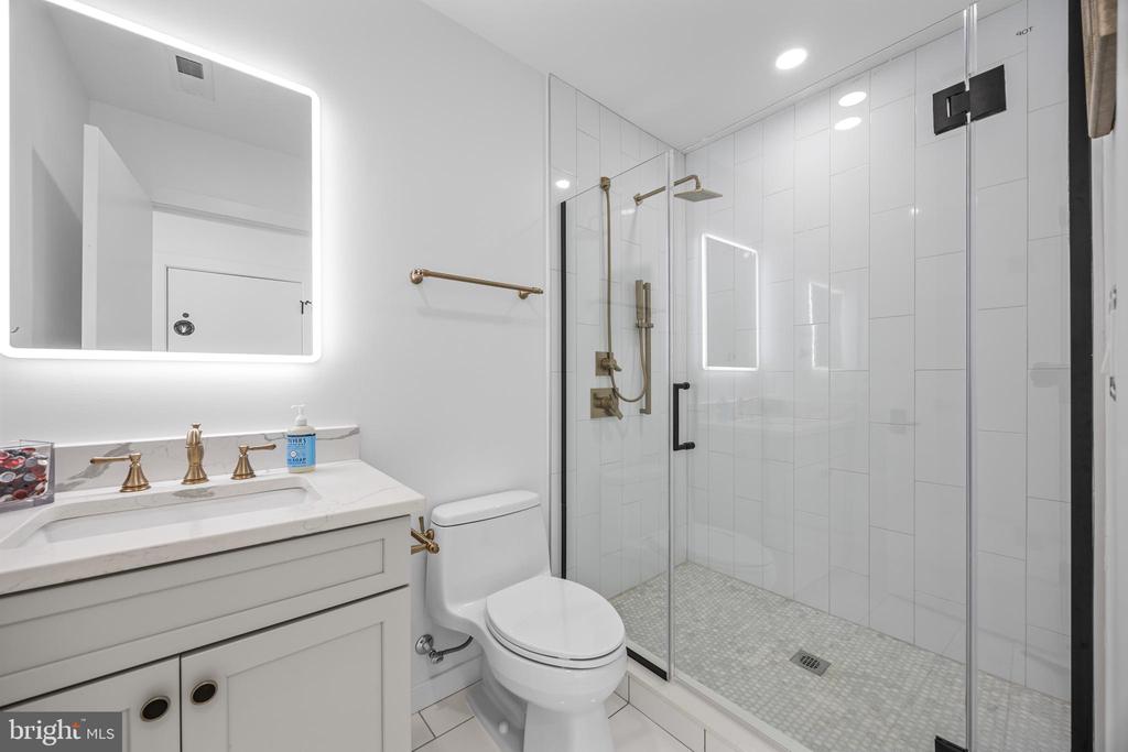 1201 N QUINN STREET Unit: 101