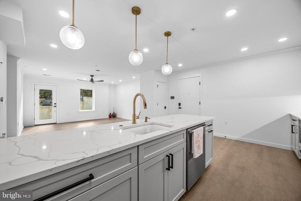 1201 N QUINN STREET Unit: 101