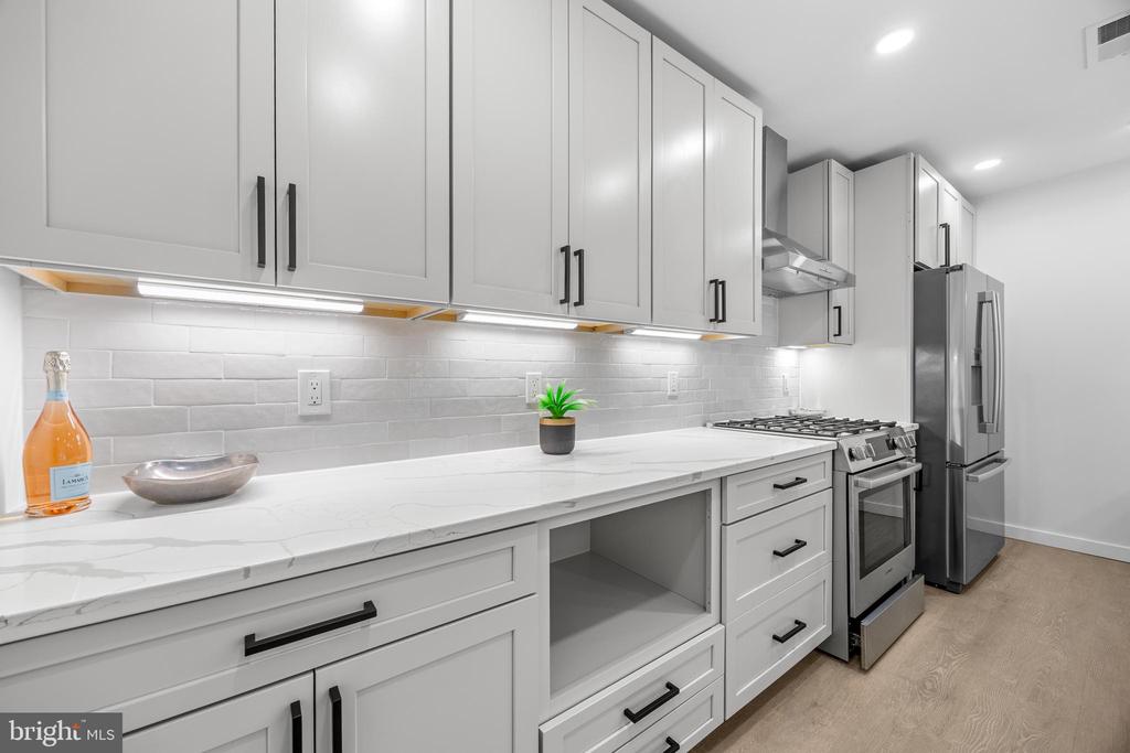 1201 N QUINN STREET Unit: 101