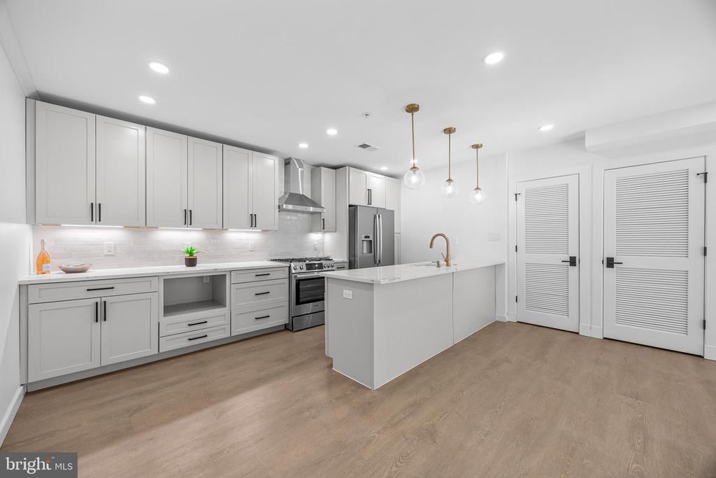 1201 N QUINN STREET Unit: 101