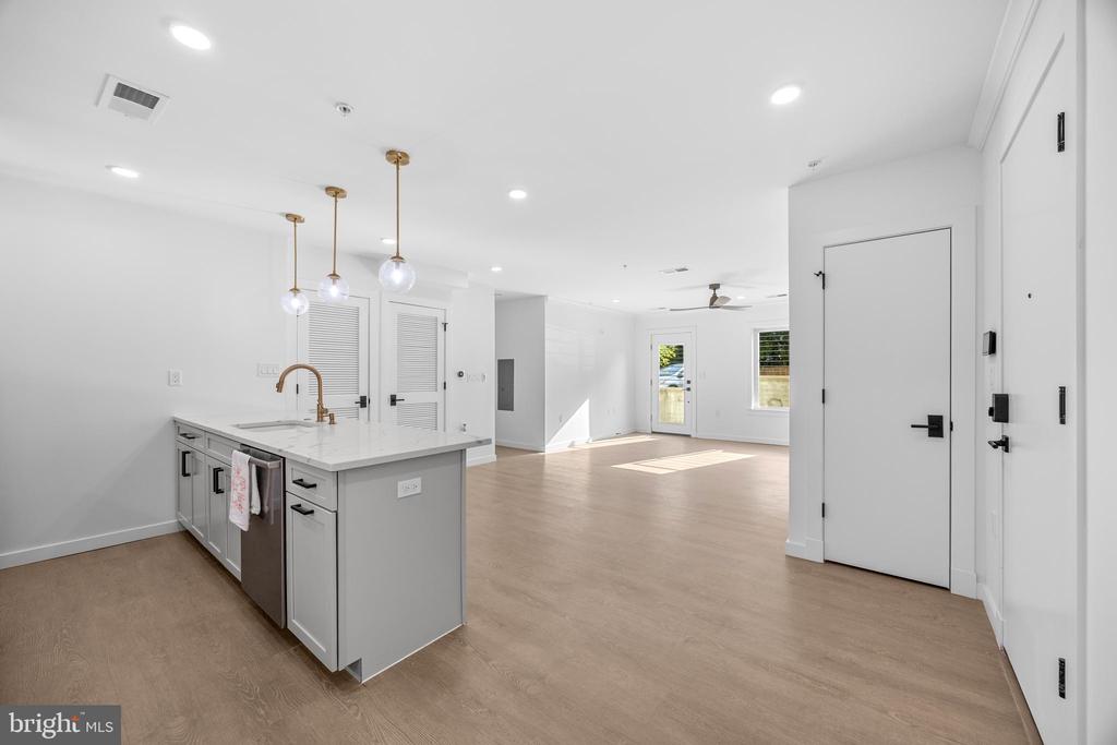 1201 N QUINN STREET Unit: 101