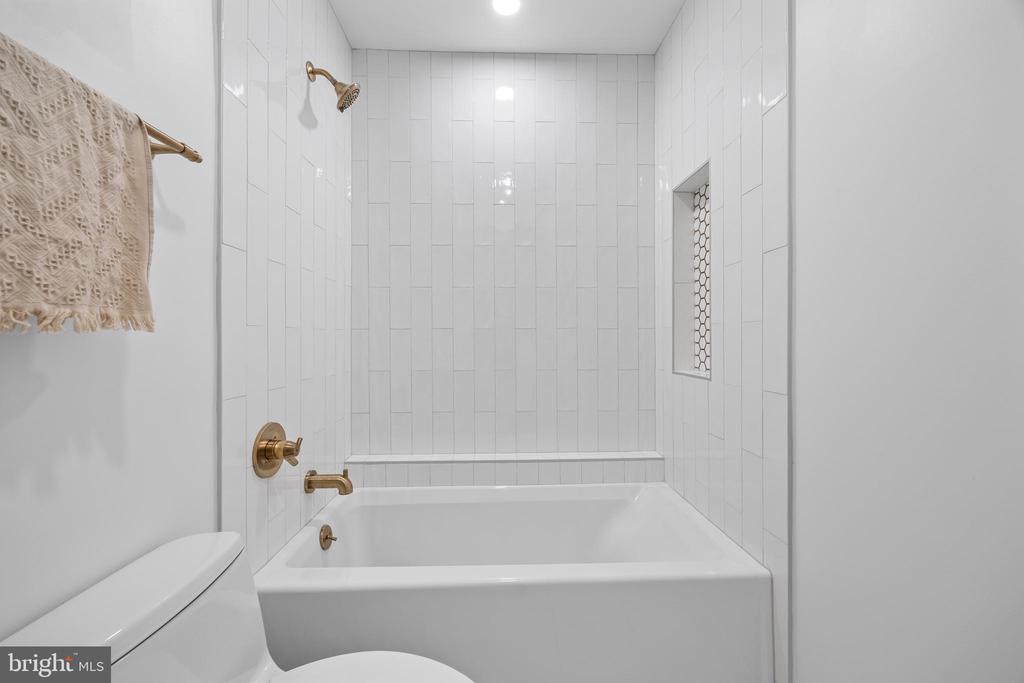 1201 N QUINN STREET Unit: 101