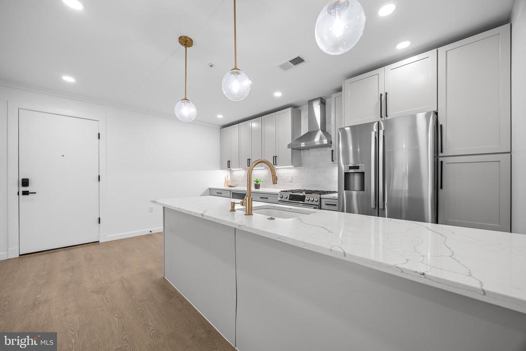 1201 N QUINN STREET Unit: 101