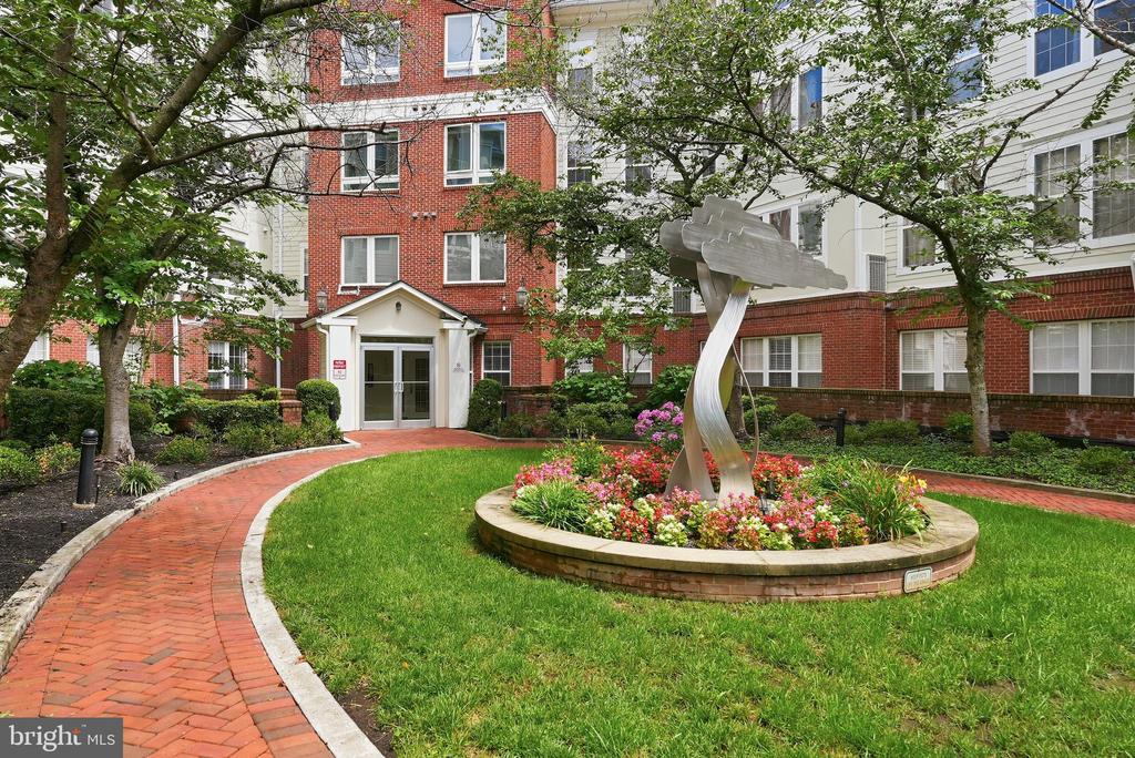 801 S GREENBRIER STREET Unit: 315