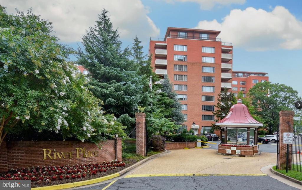 1121 ARLINGTON BOULEVARD Unit: 520